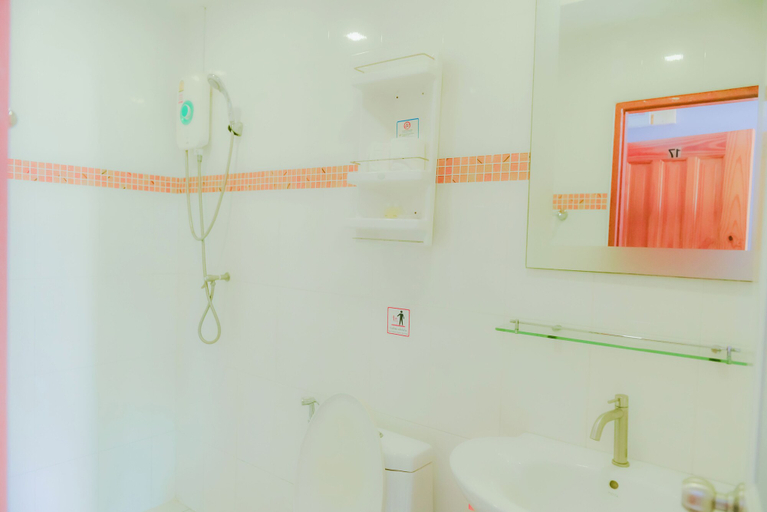 Bathroom 3, Phratamnak Hill Guest House, Pattaya