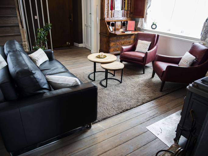 Others 5, Luxe Home with Hot Tub & Sauna, Liège