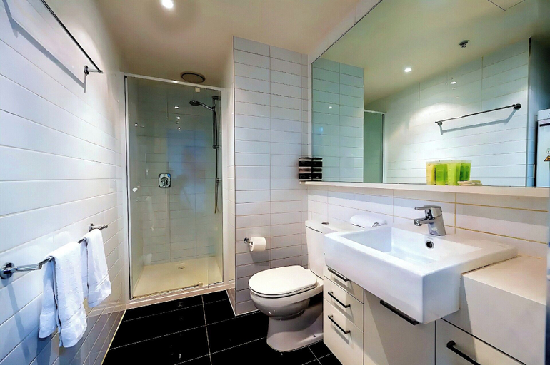 Bathroom 5, Mega Style Apartments Mainpoint, Melbourne