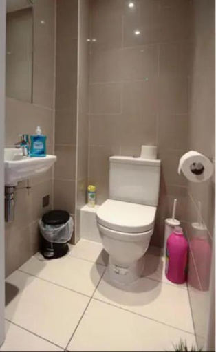 Bathroom 4, Cosy Private Rooms in Euston Square, Central London, London