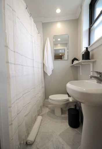 Bathroom, 405 S 20th, Philadelphia