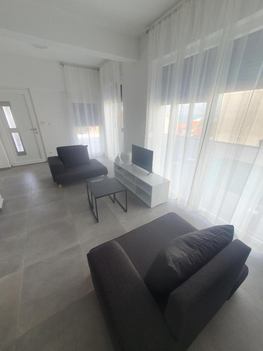 Others 5, Palace Deluxe II, Trogir