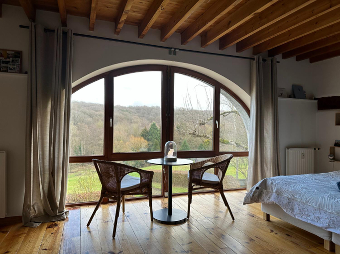 Others 4, Les deux chambres au dessus de la colline, Namur
