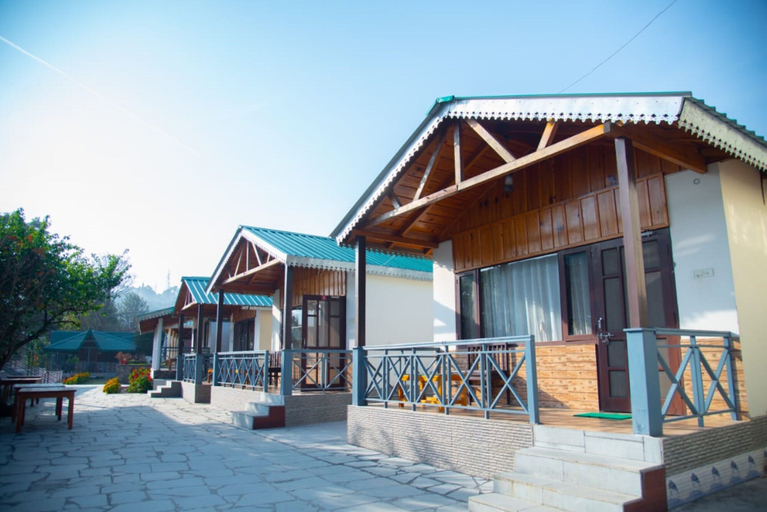 Exterior & Views