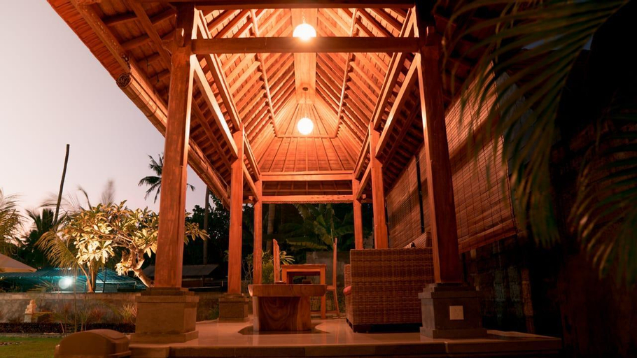 Exterior 11