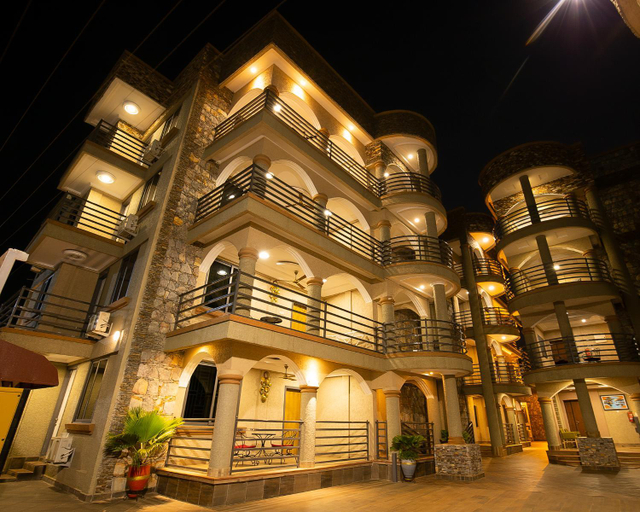 Exterior & Views