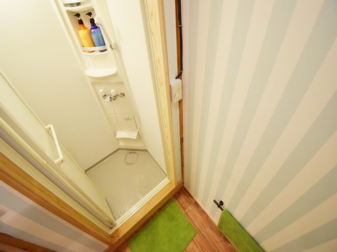 Bathroom 5, Fukuoka Guesthouse Hive, Fukuoka