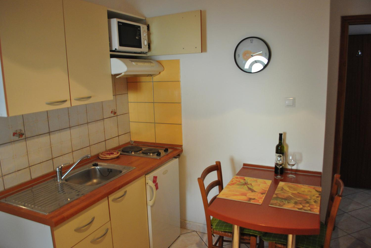 5, Apartment Dragun, Pula