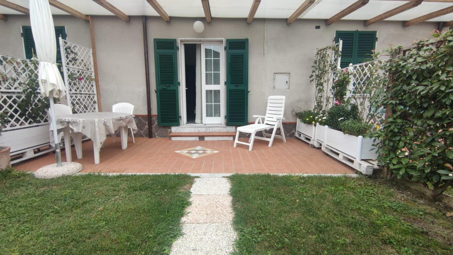 Others 5, Rosi Room, Massa Carrara
