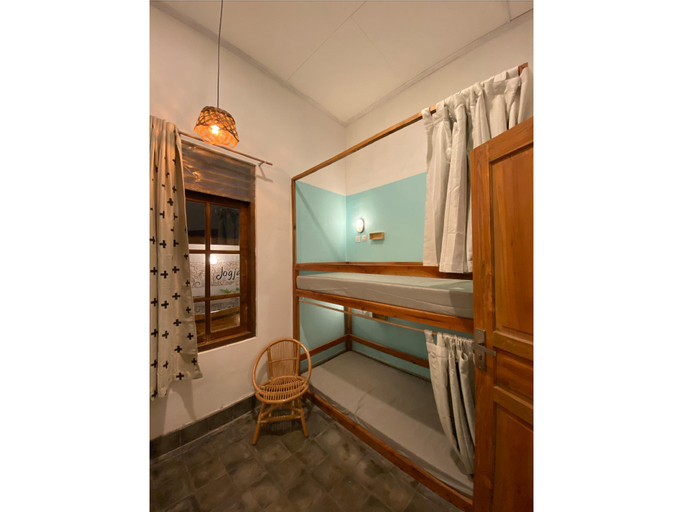 Bathroom 13