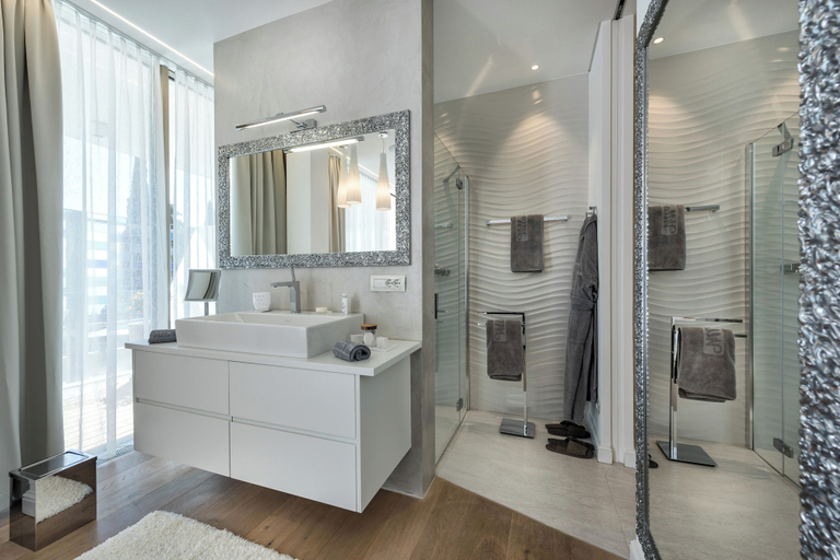 Bathroom 5, Eden Reserve Hotel, Brescia