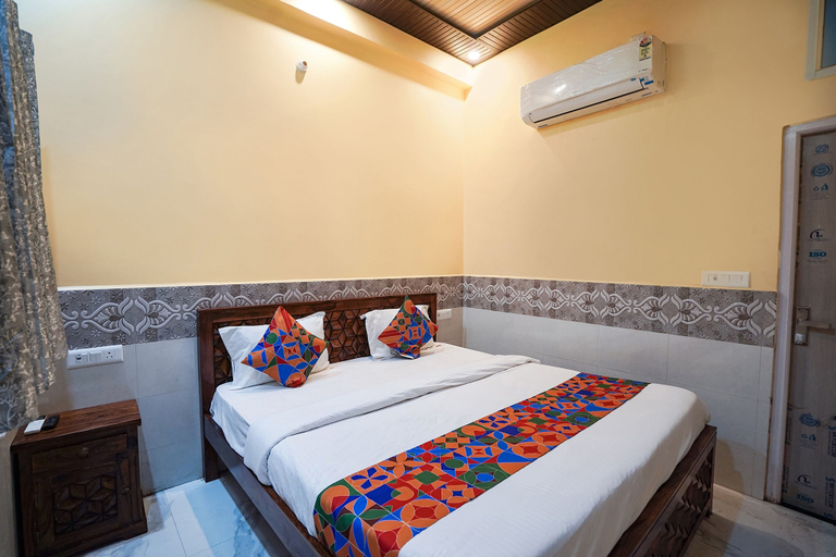 Bedroom 2, Fabhotel SS Dham - 200m from prem Mandir, Mathura