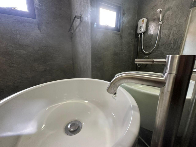 Bathroom 4, The Beatles Lagoon, Phuket Island