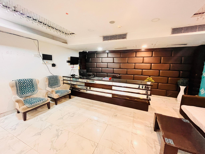 Others 5, Parktel Grand, Gautam Buddha Nagar