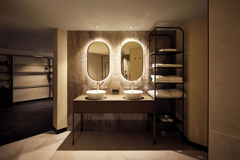 Bathroom 4, Van der Valk Hotel Groningen - Zuidbroek A7, Menterwolde
