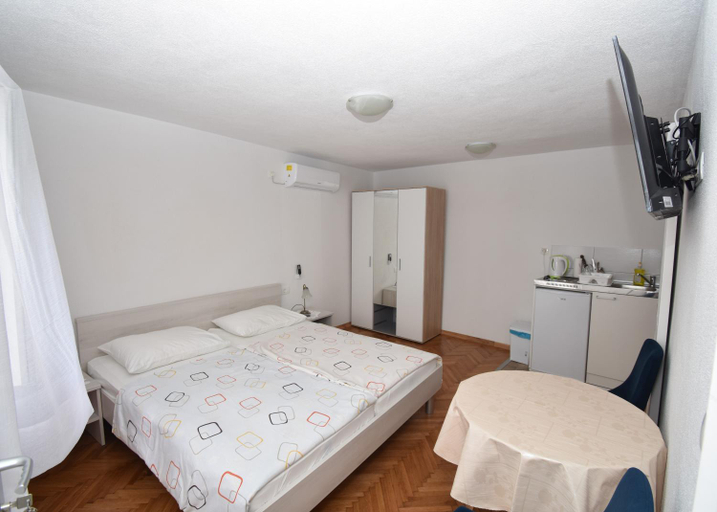 Others 3, Apartmani Mihaela, Šibenik