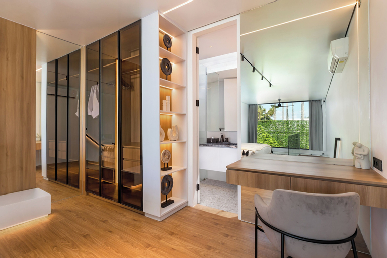 Bathroom 15