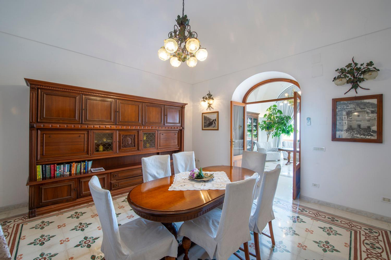 Facilities, Villa Joseph Talamo, Salerno