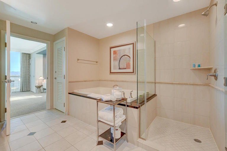 Bathroom 5, LUXURIOUS 1 BD/2BTH Premium Suite MGM Signature w/balcony, Clark