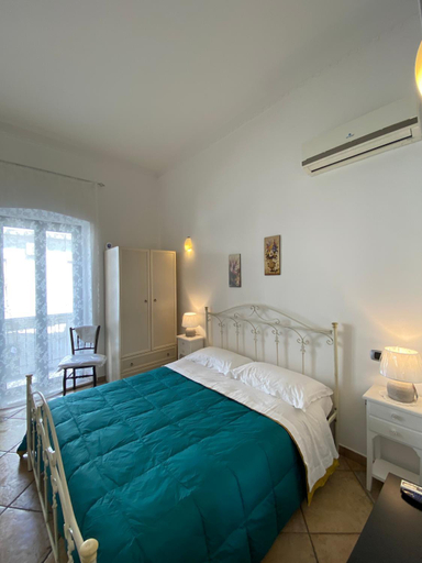 Others 2, B&B da Mimino e Franceschina, Taranto