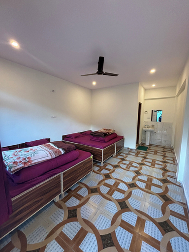 Others 4, Kuari Pass Inn, Chamoli