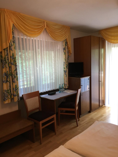 Bedroom 2, Gasthof zur Sonne Winzenhohl, Aschaffenburg
