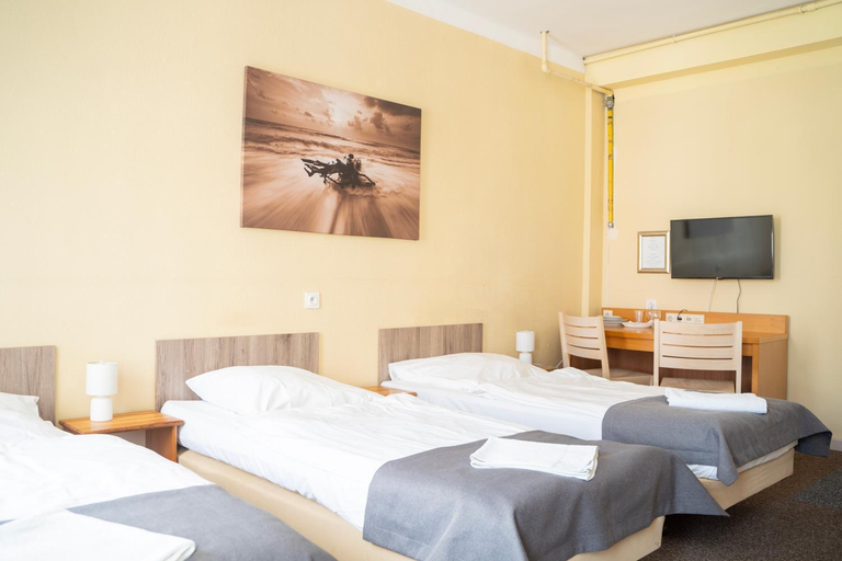Others 5, Hostel Krosnienska 12, Zielona