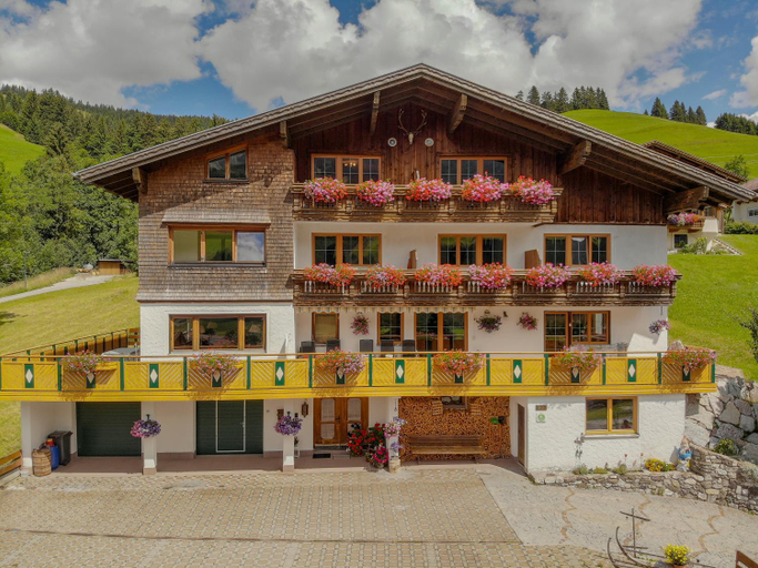 Others 2, Gastehaus Almhof, Reutte