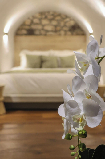 Bedroom 2, Pina Barosh
