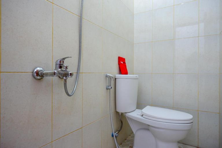 Bathroom 13
