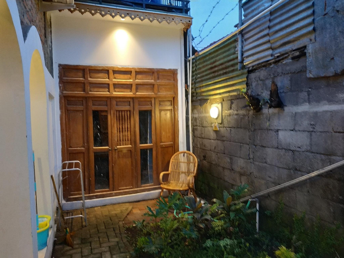 Exterior 10