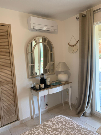 Others 3, Suite dans un petit paradis, Var