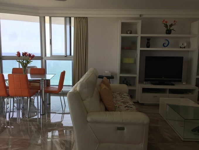Others 4, Expansive Ocean Views from Peninsula, Gold Coast