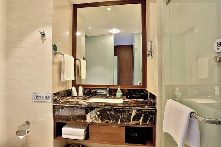 Bedroom 2, Oriental Hotel (Kaihua Linhu Road), Quzhou