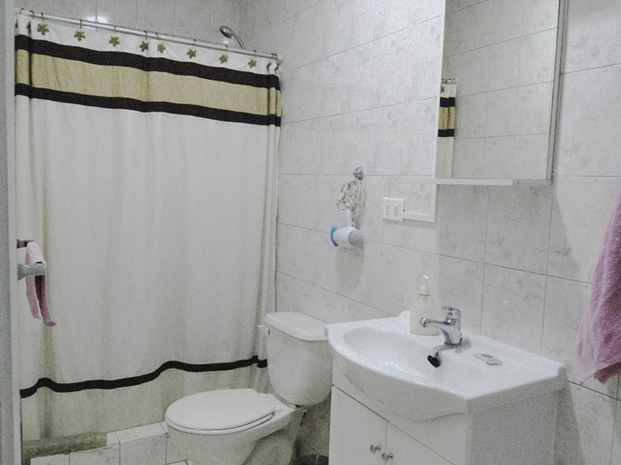Bathroom 2, Residencial Universitaria, Cordillera