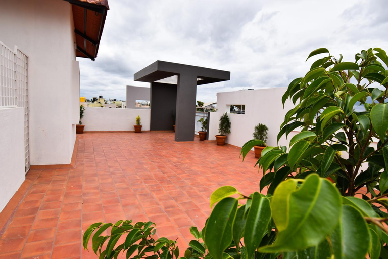 StayMazing-1,2 & 3 BHK AC Apartments in Hebbal-5mins to Manyata-30mins to Airport, Bangalore
