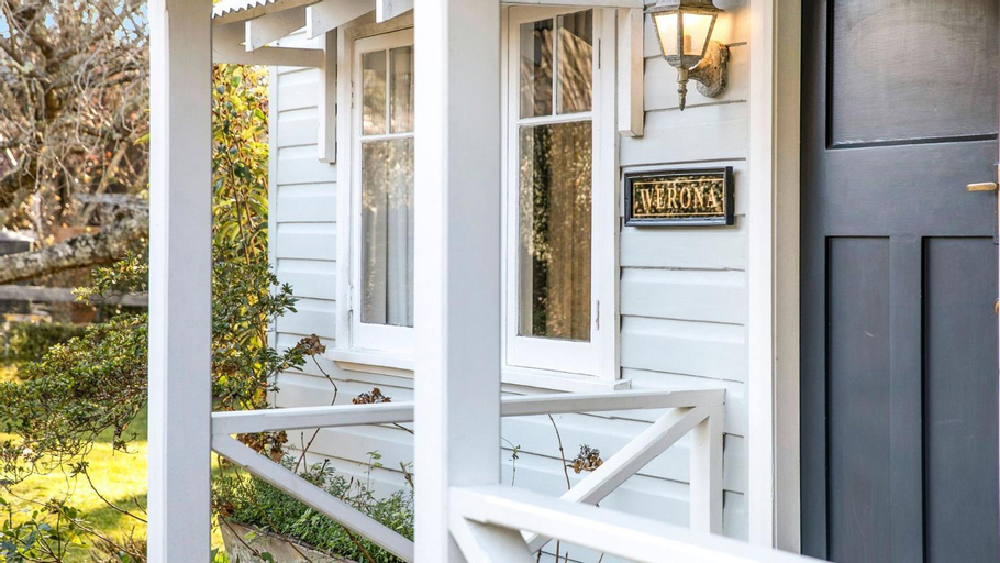 Exterior & Views 1, Werona Cottage - enchanting home, Wingecarribee
