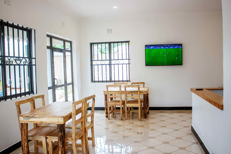 Others 3, Wanyama B&B, Arusha