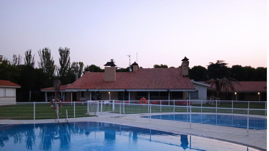 Swimming pool 5, Bungalows Zaragoza Camping, Zaragoza
