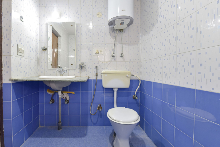 Bathroom, Fabhotel Day'S Inn, Srinagar