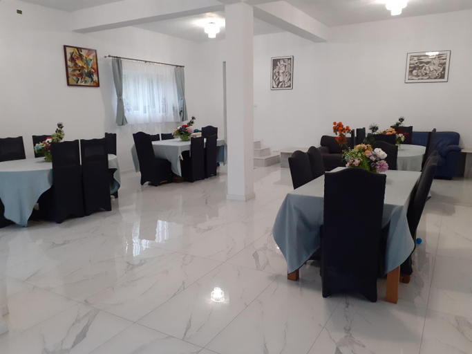 Others 5, Salcia, Tasnad
