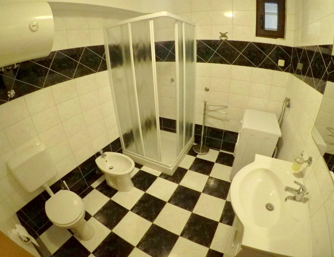 3, Apartment Dragun, Pula