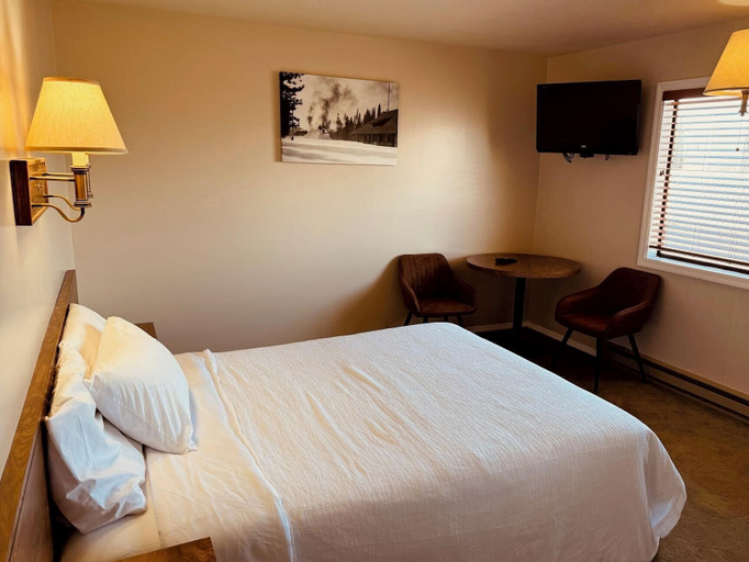 Bedroom 2, Ho Hum Motel, Gallatin