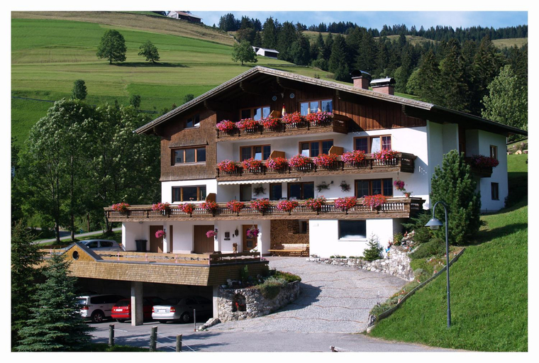 Others 5, Gastehaus Almhof, Reutte