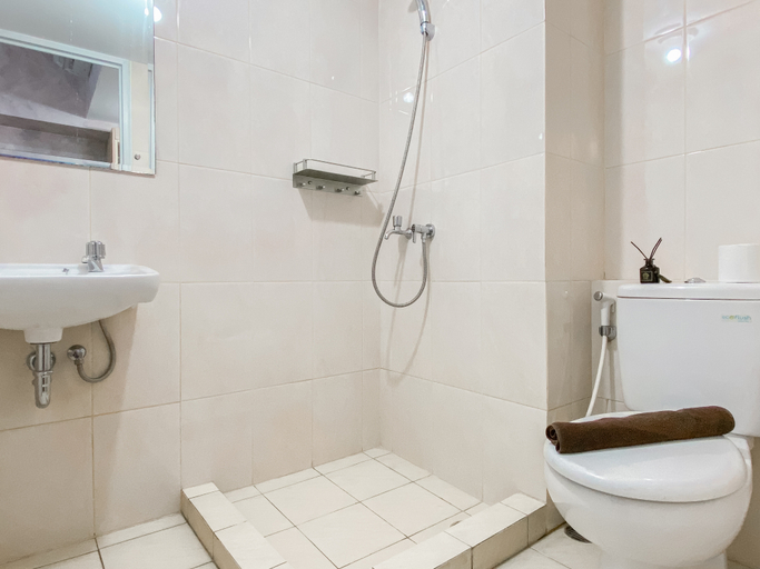Bathroom 5, Good Place Studio Apartment Springlake Summarecon Bekasi By Travelio, Bekasi