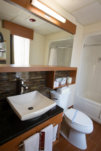 Bathroom 4, Hotel du Fjord, Le Fjord-du-Saguenay