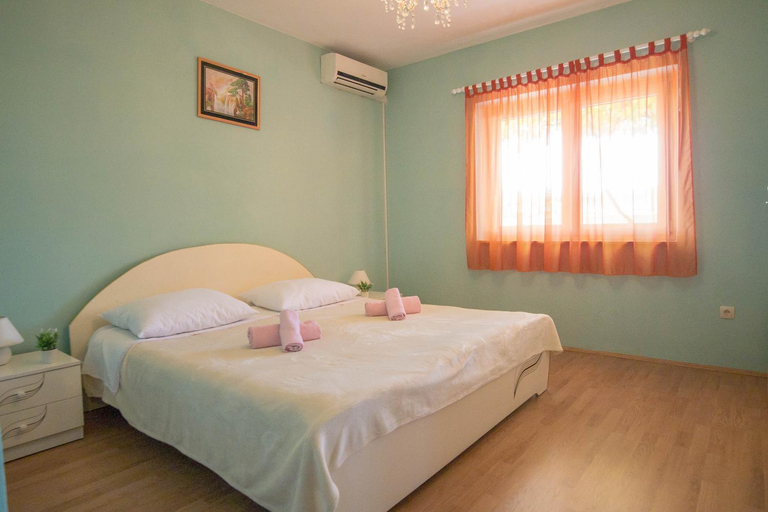 Others 4, Apartmani Saric, Dugi Rat