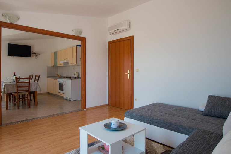 Others 2, Apartmani Saric, Dugi Rat
