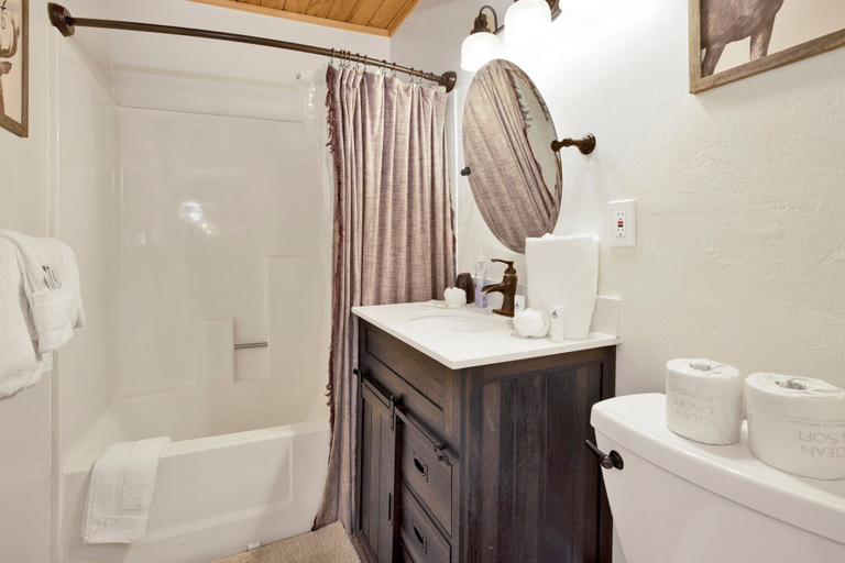Bathroom 4, OUR Cabin IN THE Woods #2476, San Bernardino