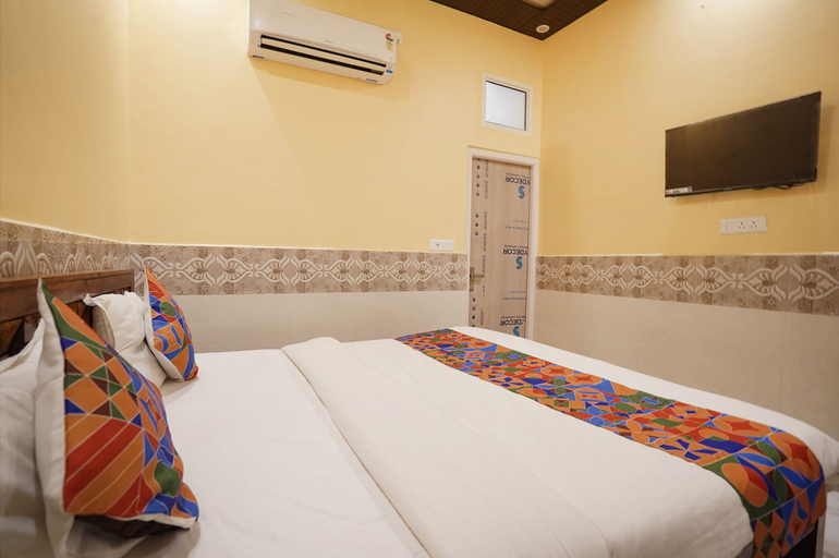 Bedroom 2, Fabhotel SS Dham - 200m from prem Mandir, Mathura